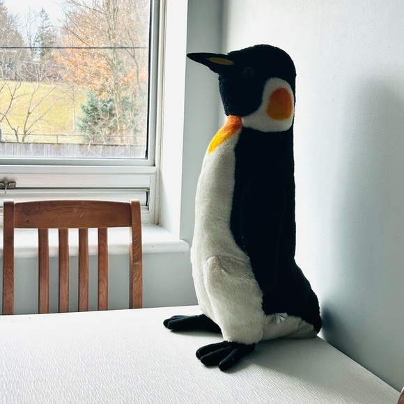 Melissa and Doug Other - Melissa and Doug Huge Life-like 24” penguin 🐧